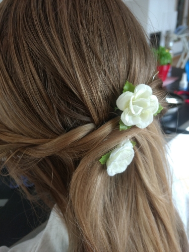 Blumenschmuck im Haar